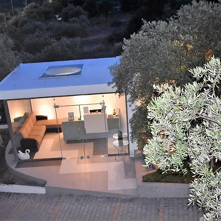 Irini Patira Lägenhet *