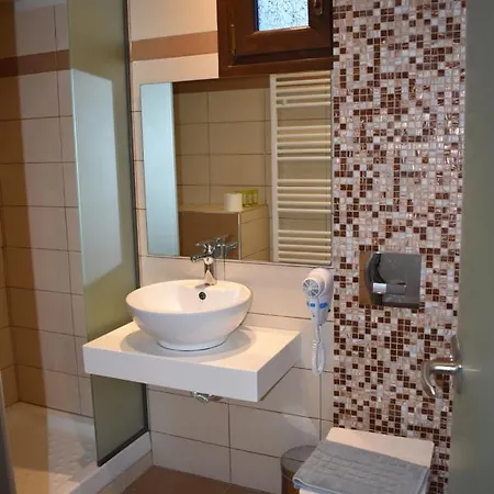 Irini Patira Appartamento Potos