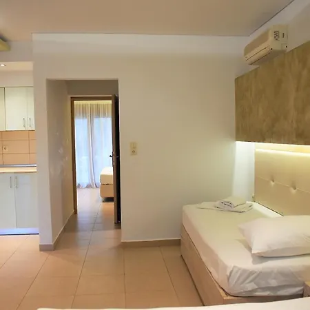 Studios Apartments Irini Patira *