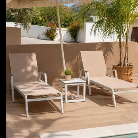 Studios Apartments Irini Patira Potos