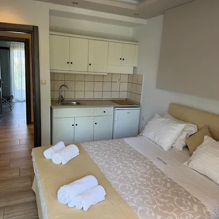 Irini Patira Apartmán *